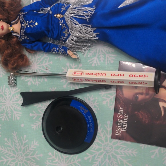 Collector Grand Opry Barbie Doll - Picture 5 of 11